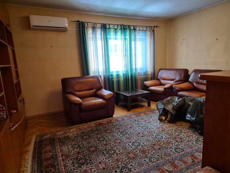 Decebal, Muncii cu vedere pe spate, apartament 3 camere