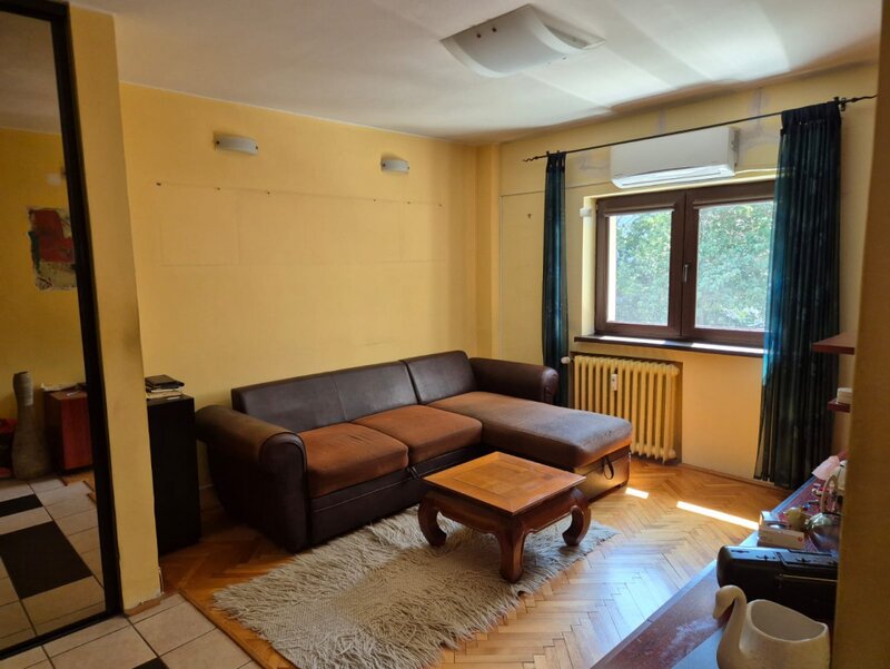 Decebal, Muncii cu vedere pe spate, apartament 3 camere