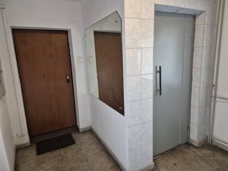 Decebal, Muncii cu vedere pe spate, apartament 3 camere